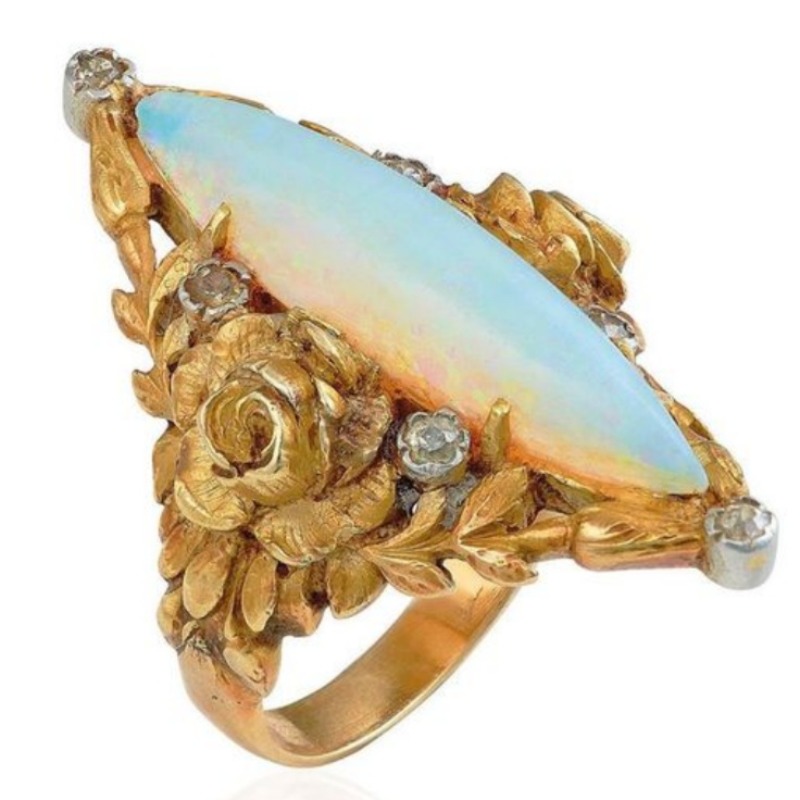 Vintage Rose Carved Golden Floral Design Cocktail Ring